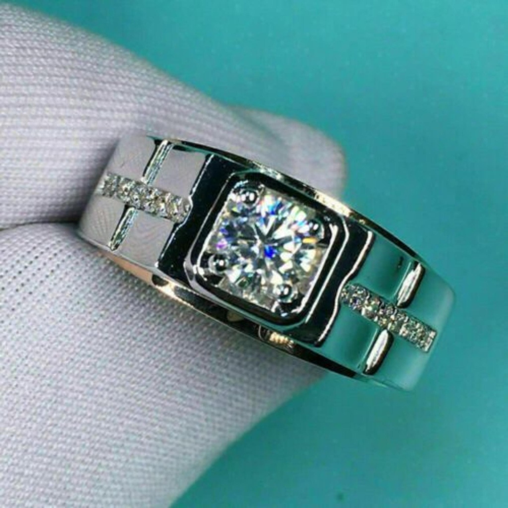 Round Cut Stone Engagement Ring for Men