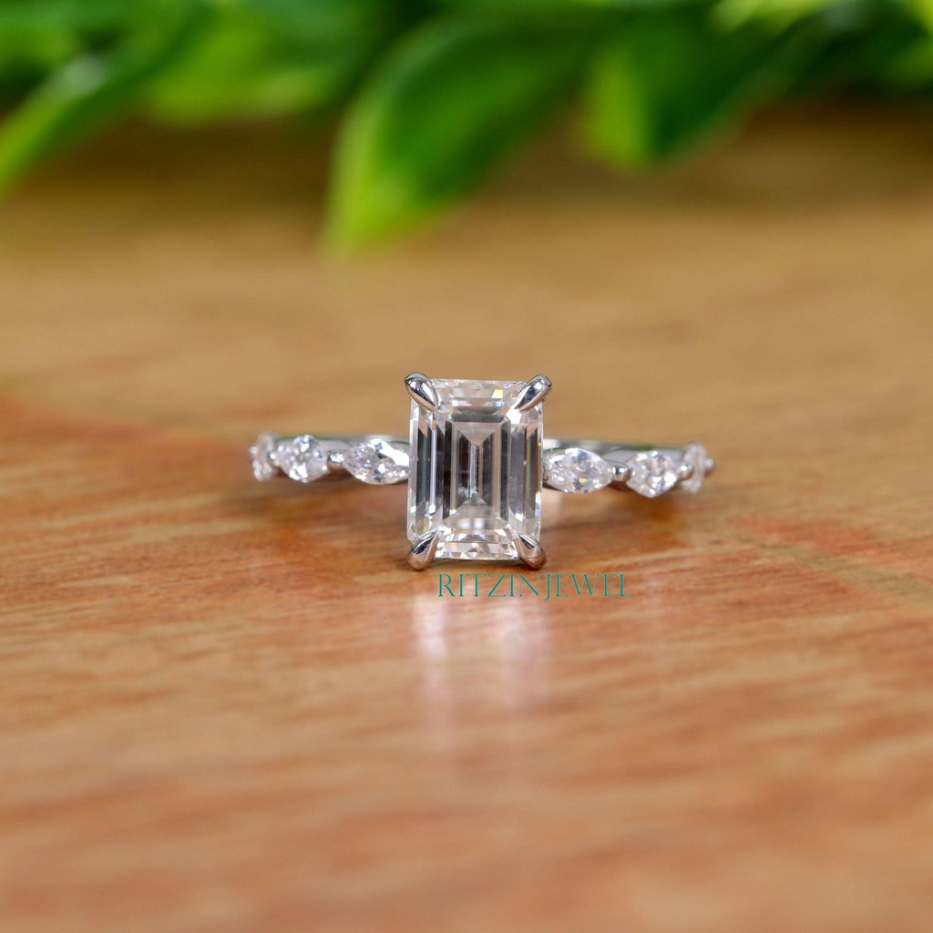 Emerald Diamond Engagement Ring for Women