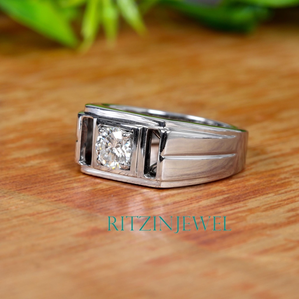 Round Cut Stone Solitaire Engagement Ring for Men