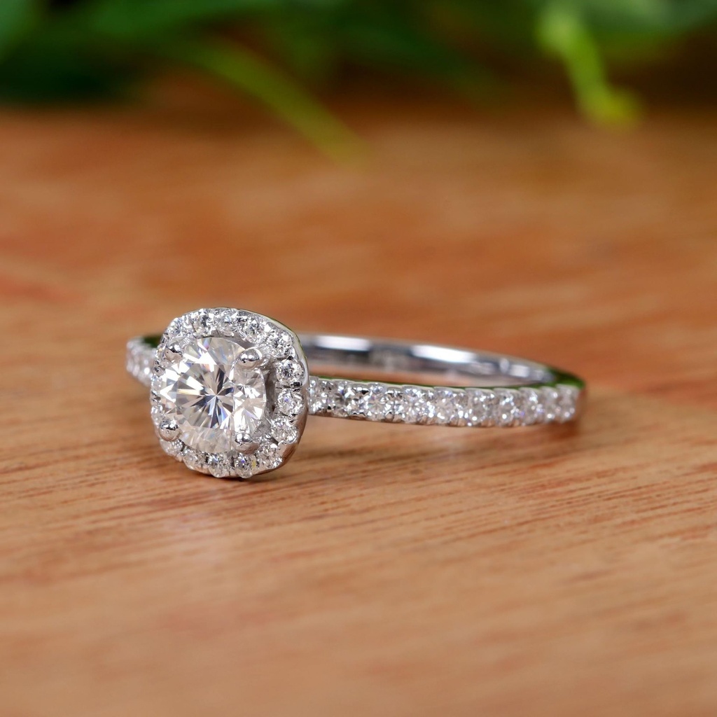 Round Cut Stone Halo Engagement Ring for Women