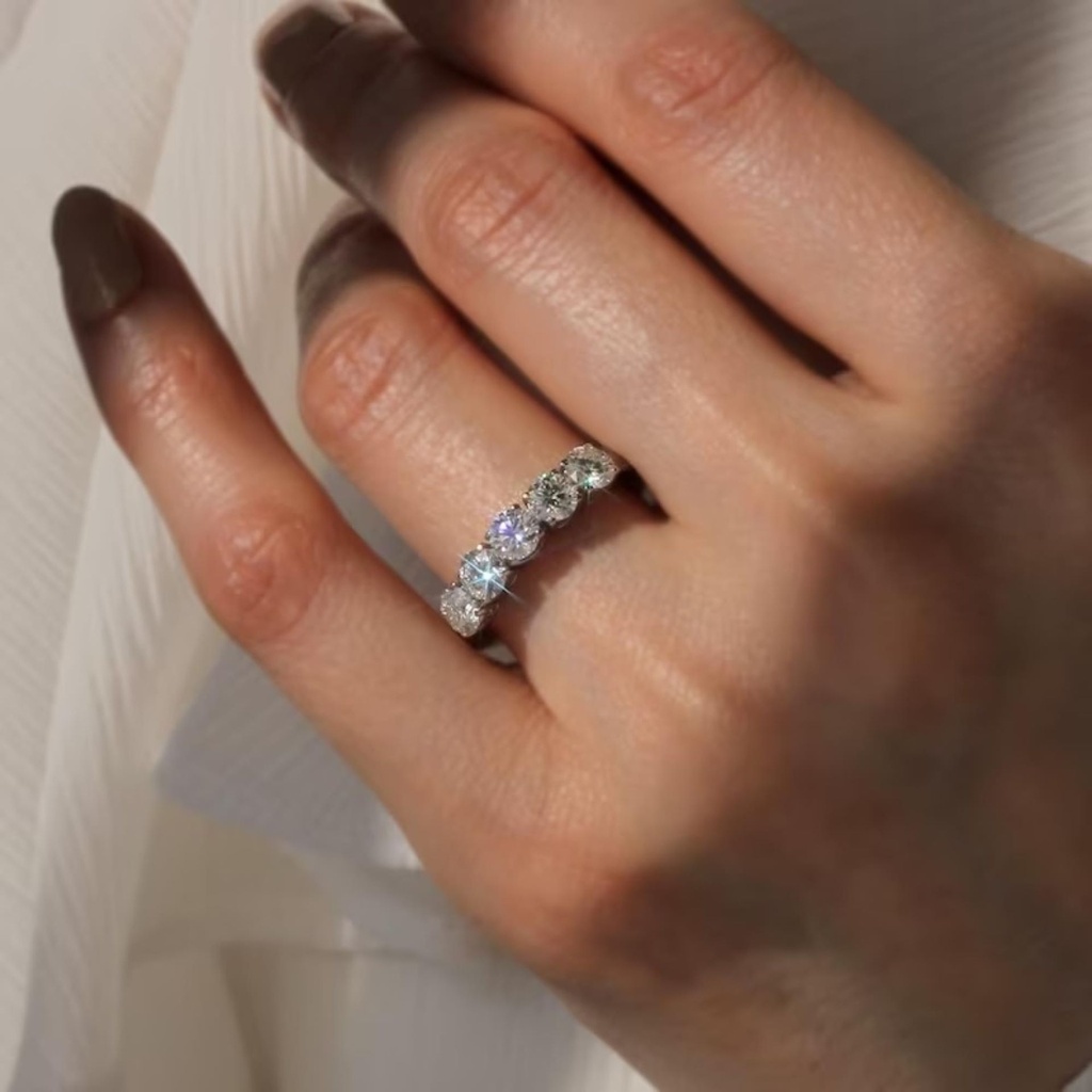 Round Diamond Engagement Ring for Women