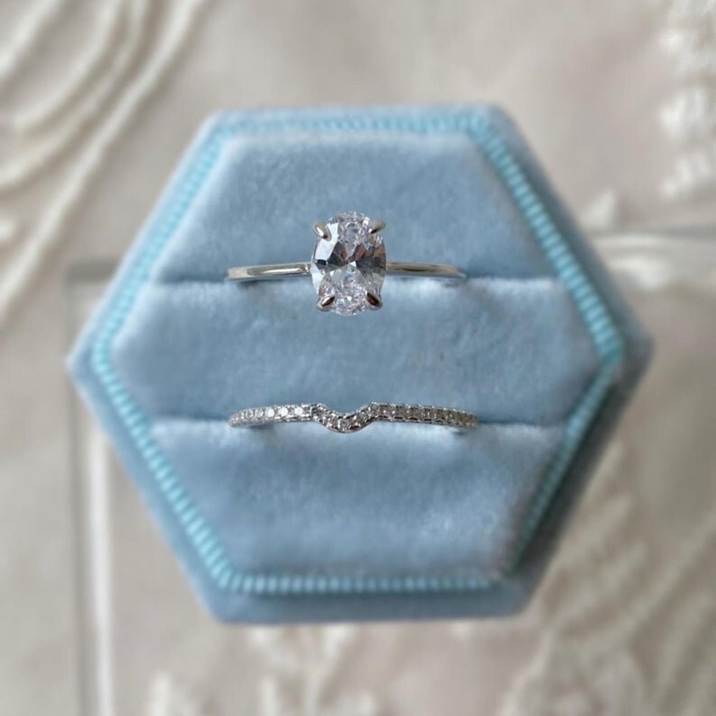 Solitaire Oval Moissanite Engagement Ring Looking Sparkle with Dainty Curved Gold Band, Bridal Set, Wedding Set for Her