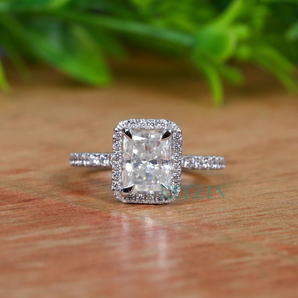 Radiant Diamond Engagement Ring for Women