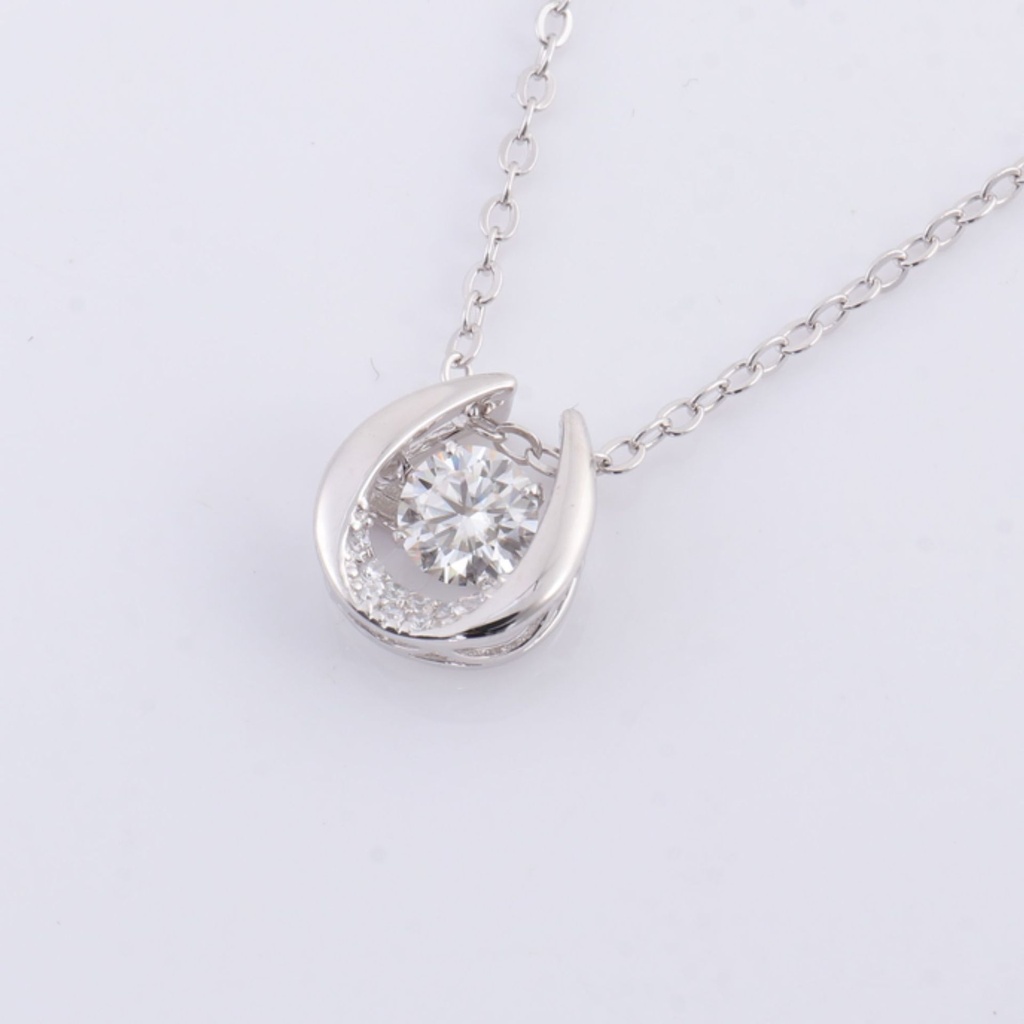  Round Diamond Pendant