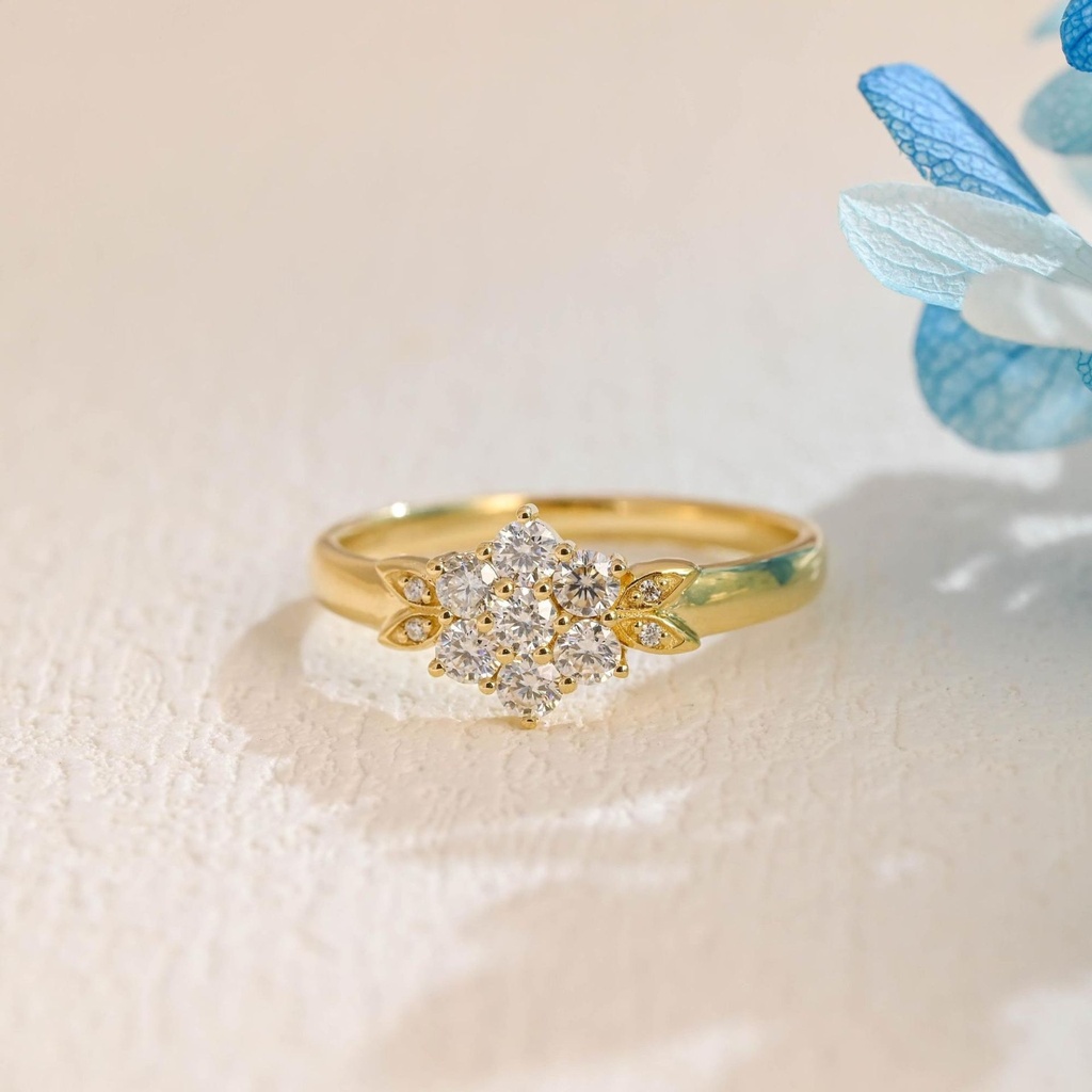 Cluster Flower Round Moissanite Wedding Band/Solid Gold Beautiful Wedding Ring/Unique Anniversary Ring/Promise Ring/Stackable Ring
