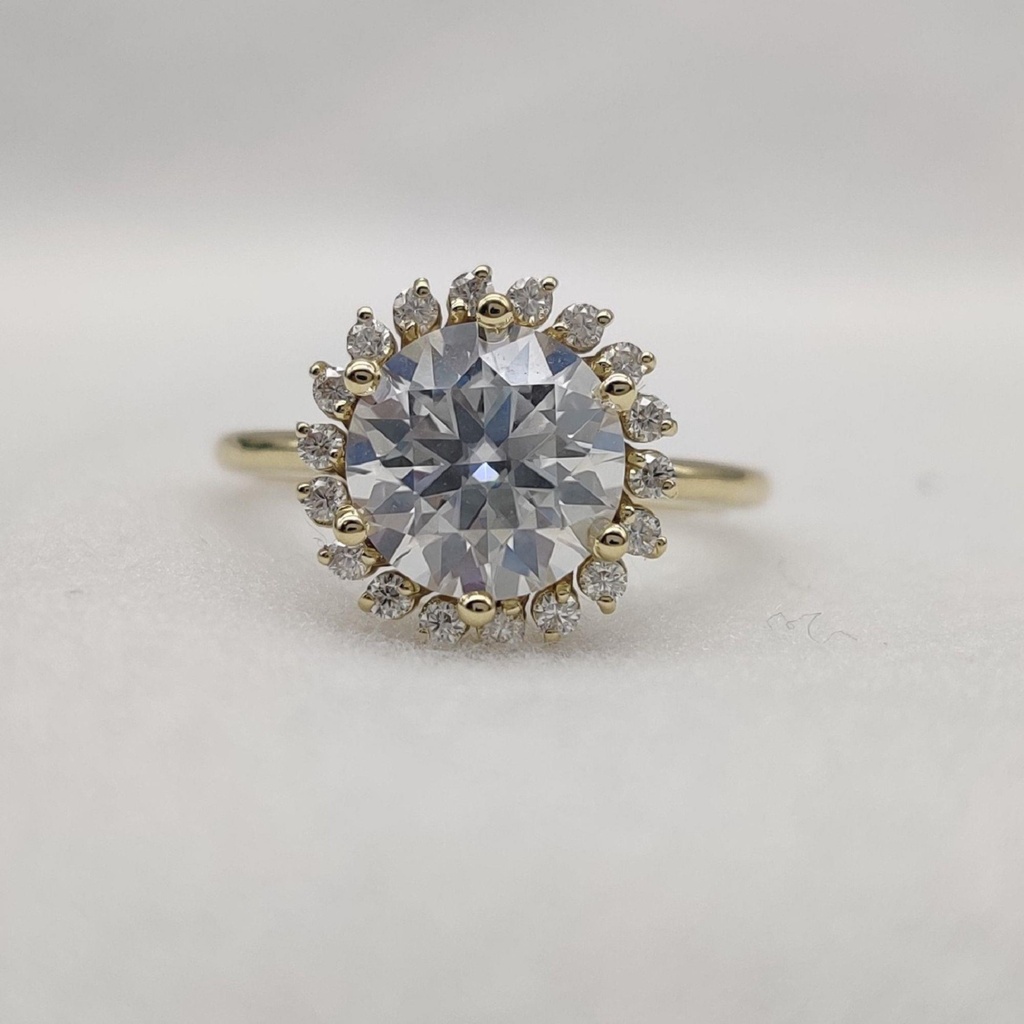 Round Cut Stone Halo Engagement Ring for Women