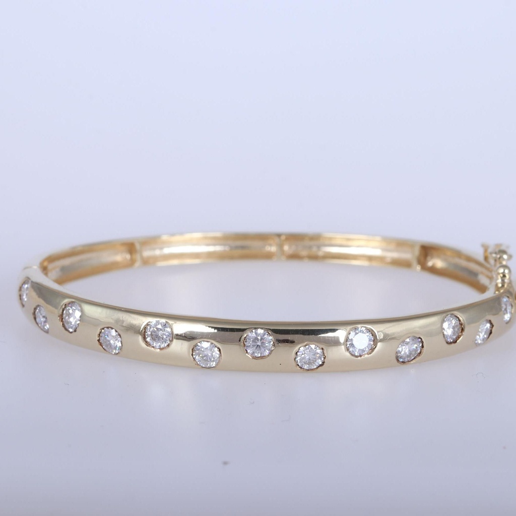 Round Cut Diamond bangle for Women