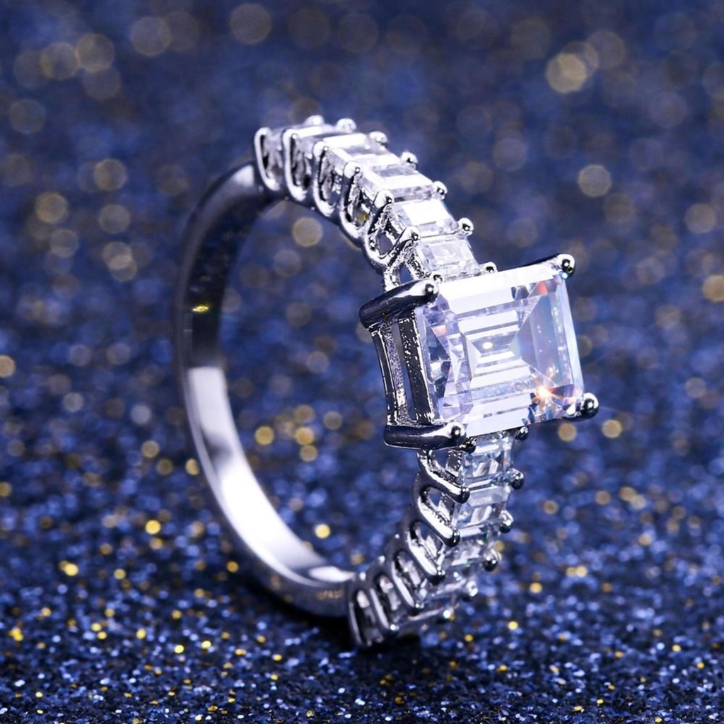 Emerald Diamond Engagement Ring for Women