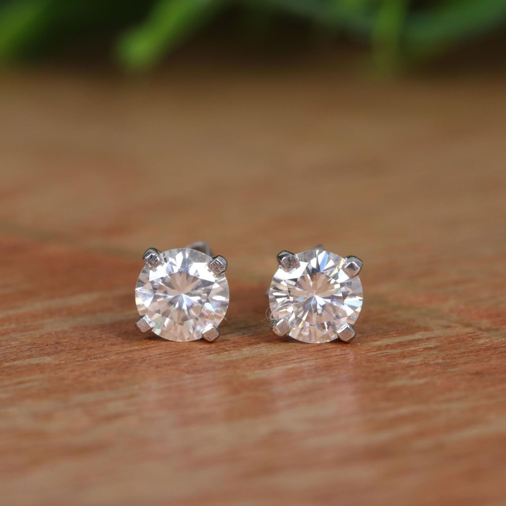  Round Cut Diamond Stone Stud Earring For Women