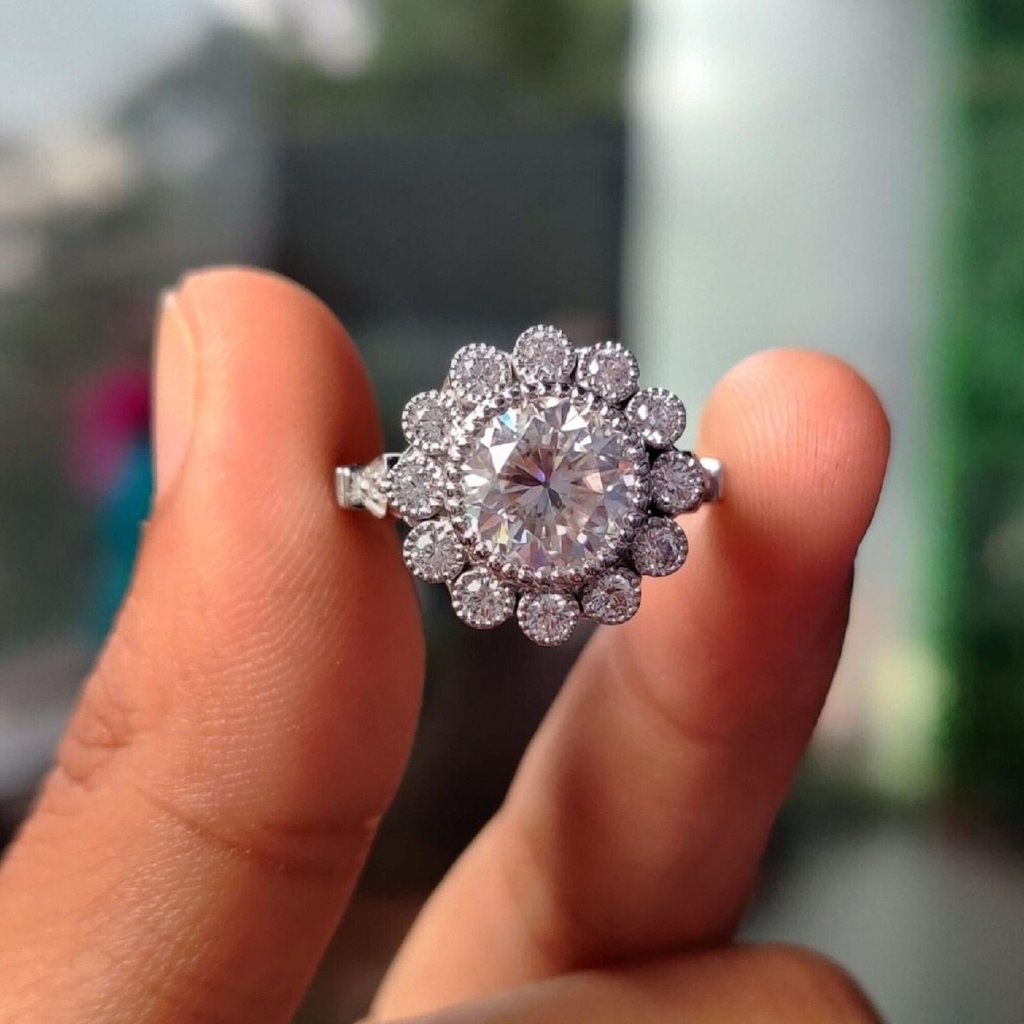  Round Cut Diamond Halo Engagement Ring for Women