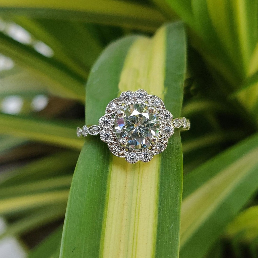 Round Cut  Diamond Halo Engagement Ring For Women