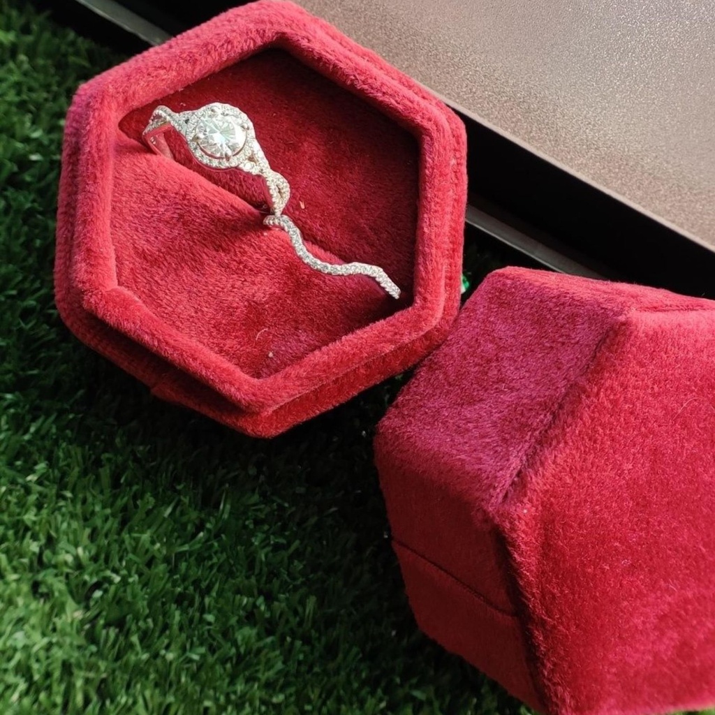 Round Cut Diamond Twisted Bridal Set Ring for Women