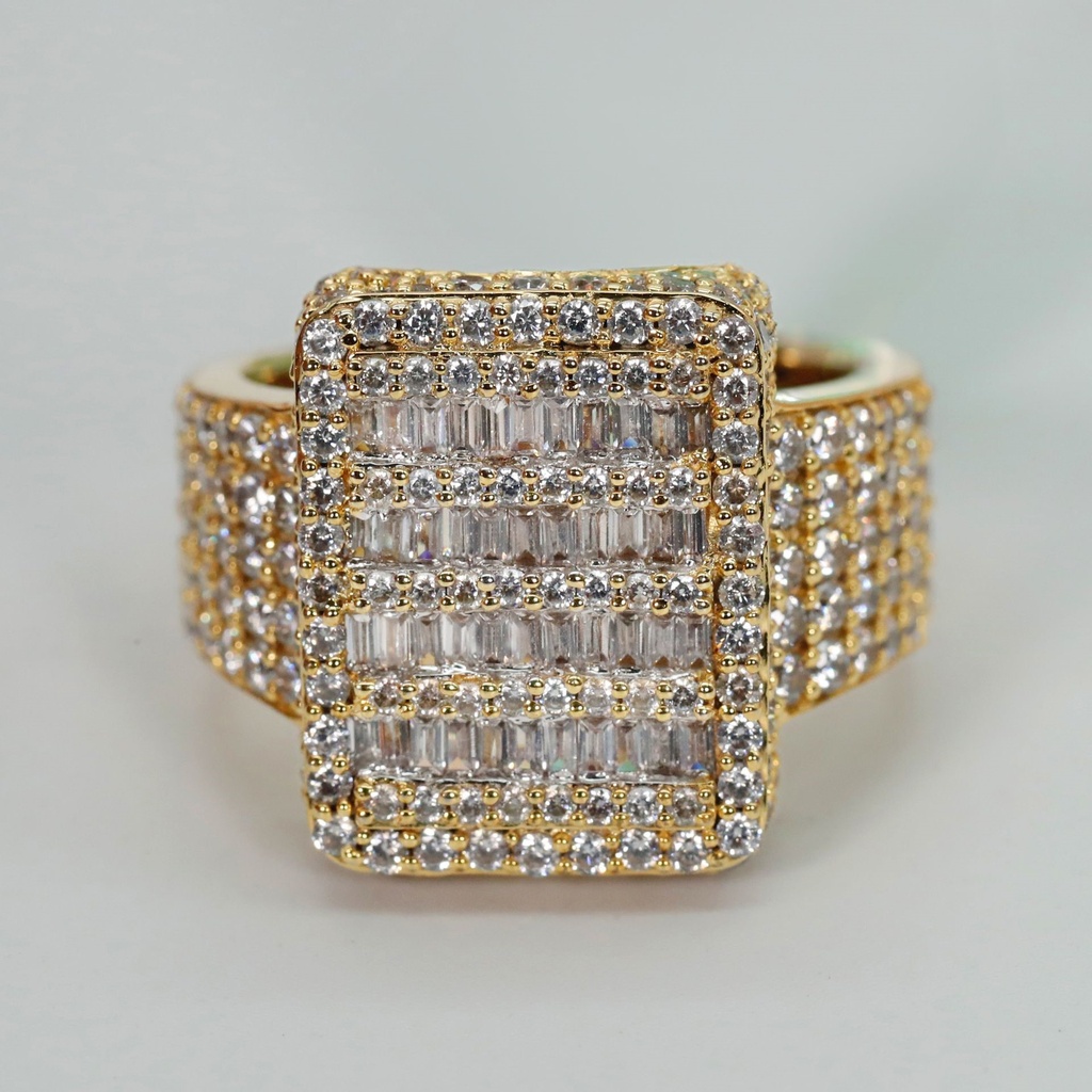 Mens hip hop diamond ring made with 14 kt yellow gold to grace their look brilliantly in vvs clarity