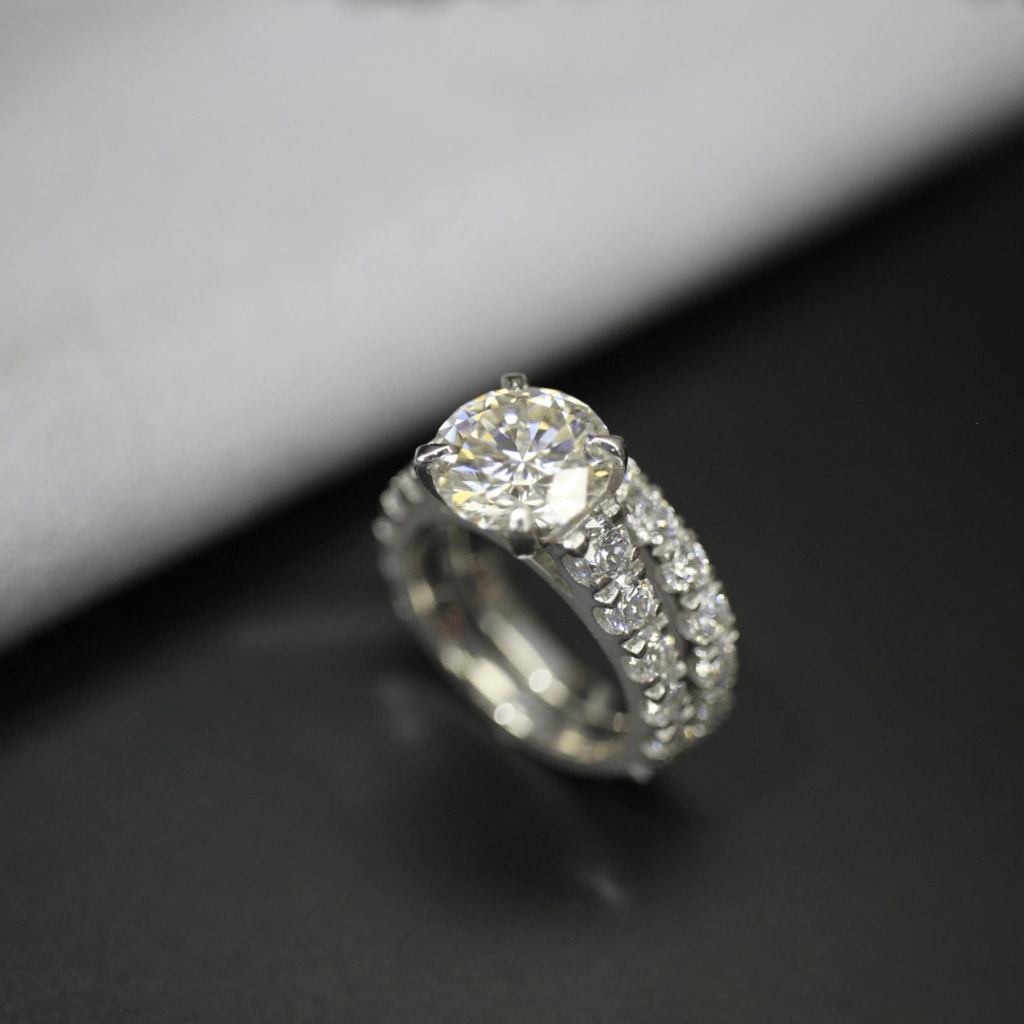  Round Shape Prong Set Moissanite Bridal Set Ring