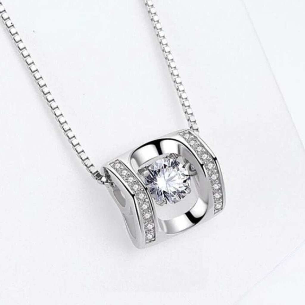 Round Cut Diamond Unique Necklace For Women