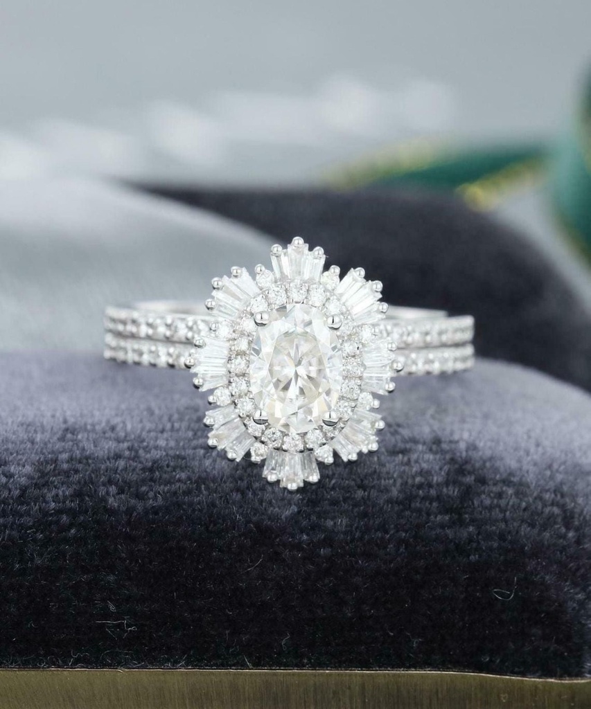 Oval Cut Diamond Art Deco Bridal Set Ring for Women