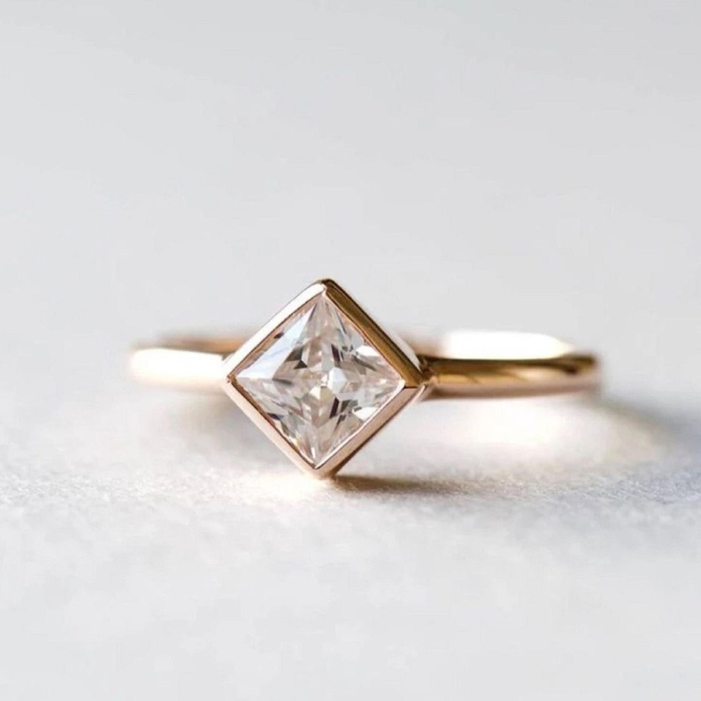 Solitaire VVS-VS Clarity Princess Cut LGD In 10K Gold Ring For Engagement