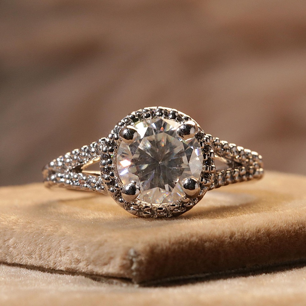 Round Cut Diamond Halo With Split Shank Style Anniversary Ring for Her/Women