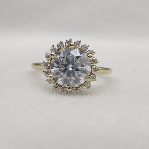 Round Cut Diamond Halo Engagement Ring for Women