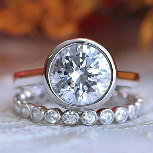 Round Cut Diamond Bridal Set For Women