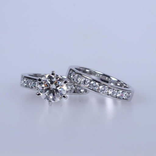 Round Cut Diamond Bridal Set For Women