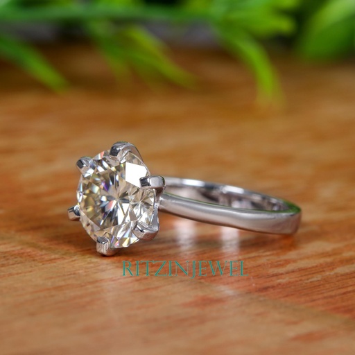 Round Cut Stone Solitaire Engagement Ring for women