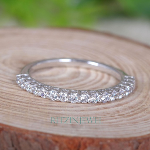 Round Band Diamond Engagement Ring for Women