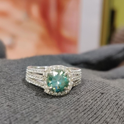 Round Diamond Halo Engagement Ring for Women