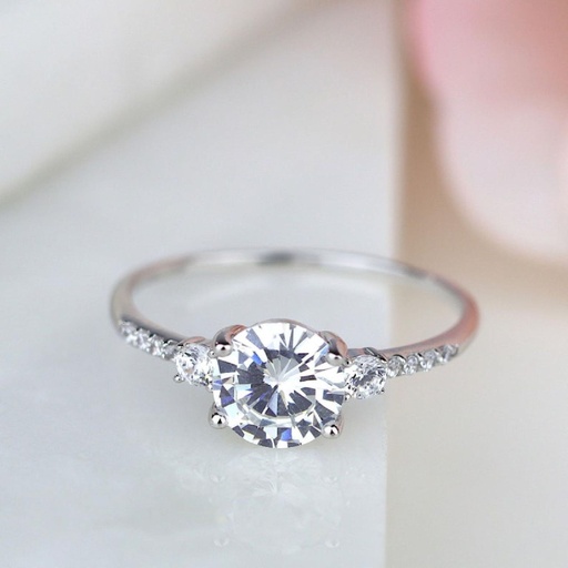 Round Diamond Engagement Ring for Women