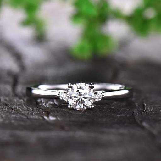 Round Diamond 3 Stone Engagement Ring for Women
