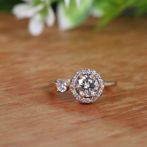 Round Diamond Halo Engagement Ring for Women
