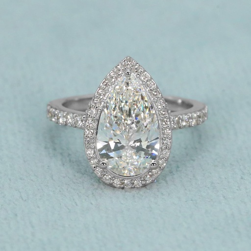 Surprise her with our 14kt white gold pear cut labgrown diamond engagement ring a gift of exquisite beauty with VVS clarity