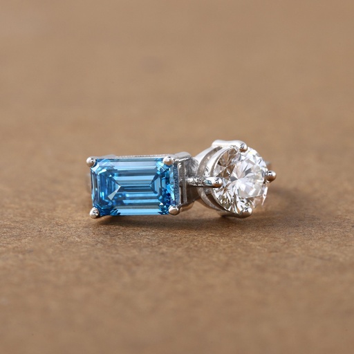 Capture hearts with our unique diamond ring elegantly crafted in 14kt white gold featuring lab created diamonds