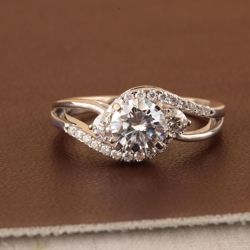 Round Cut Diamond Twisted Anniversary Ring for Women